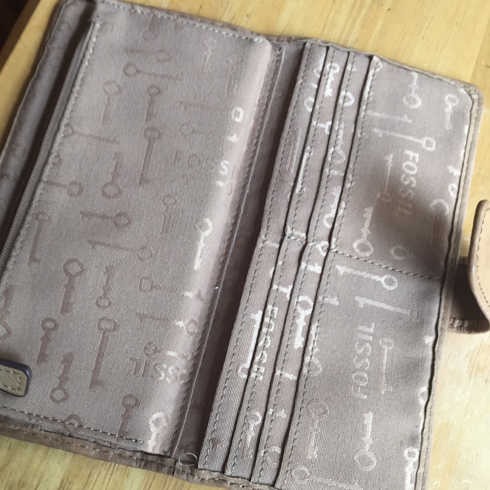 Fossil Wallet In Good Condition - image 4